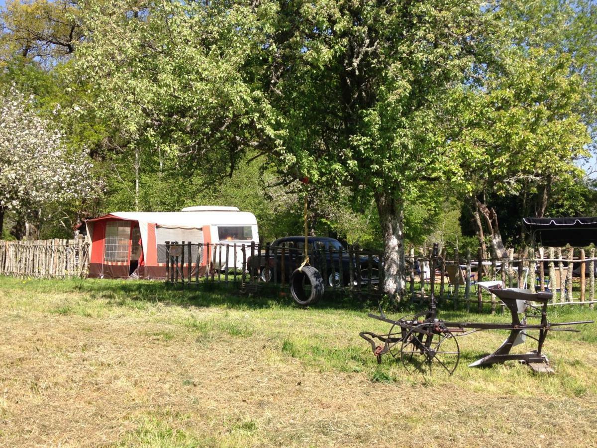 Voyage Spatio-Temporel Poussanges Exterior photo