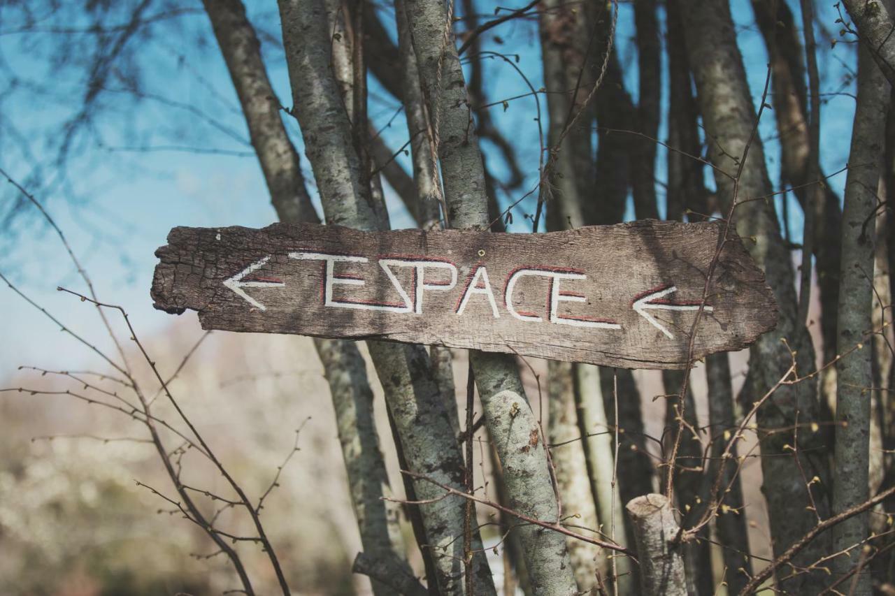 Voyage Spatio-Temporel Poussanges Exterior photo
